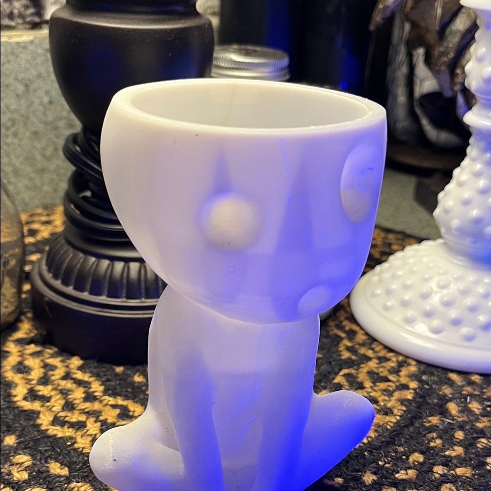 White 3-D printed planter/ airplant holder, small. - Picture 3 of 8